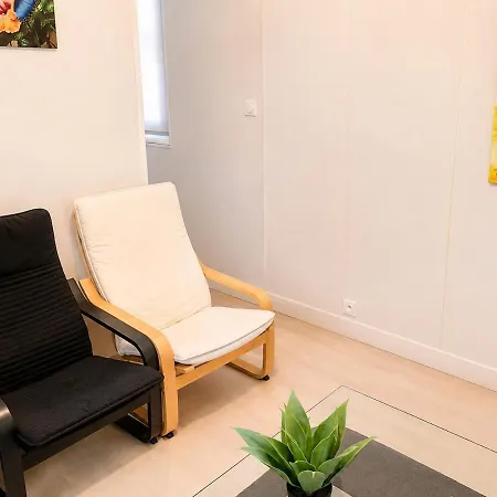 Le 24 Anatole Apartment